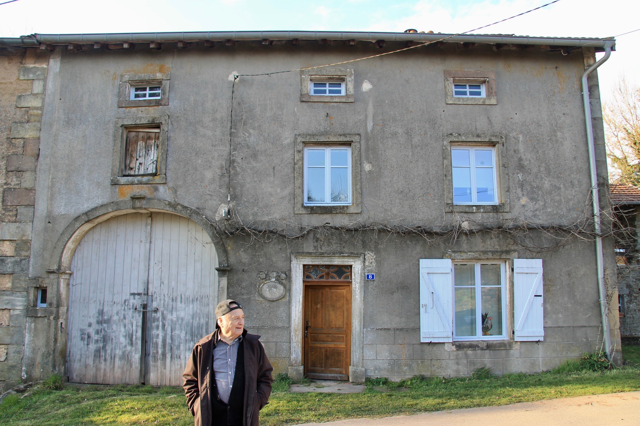 BLANK in front of his home in Agemont. (Agathe Muller, 14 East)