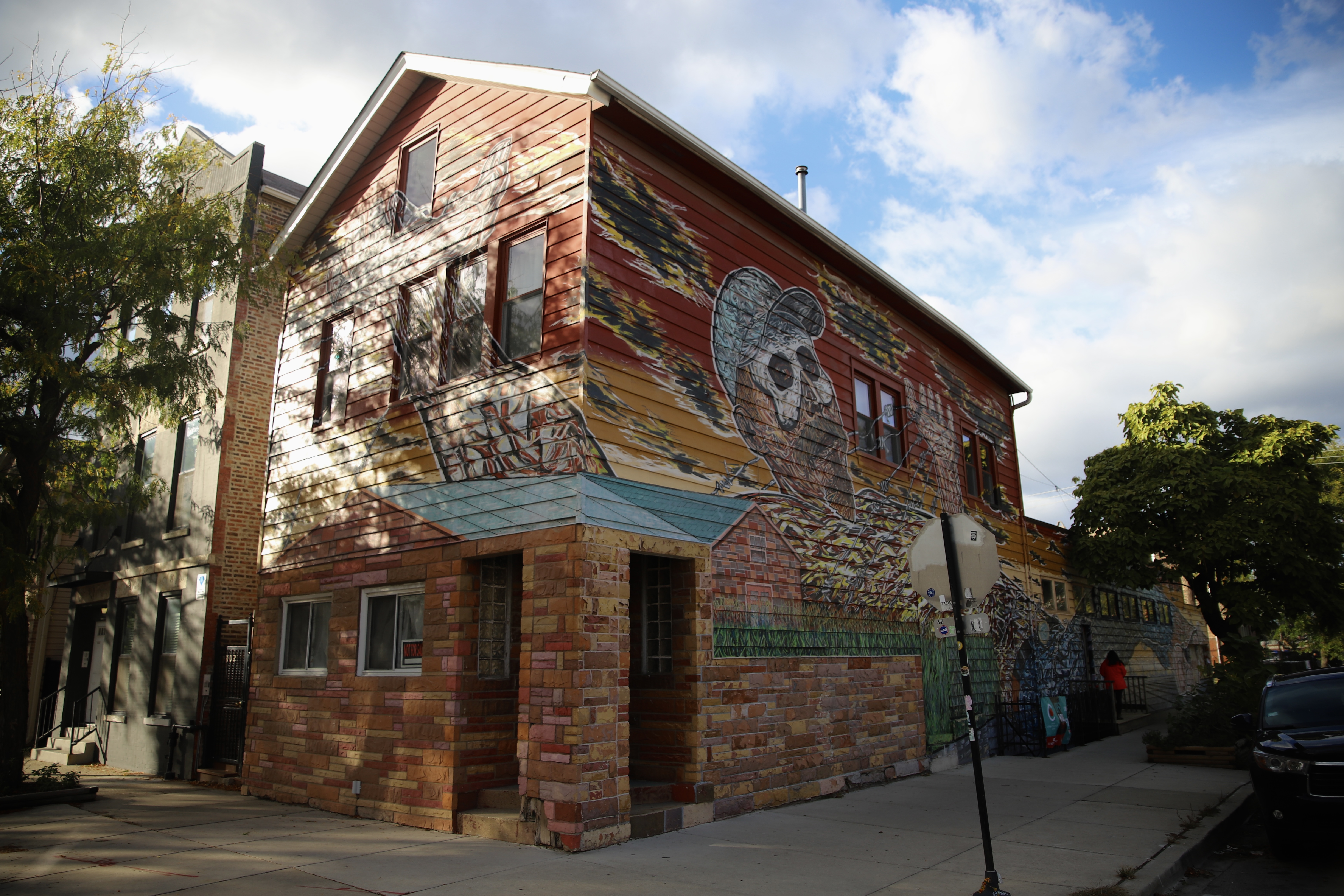 Exterior of Duarte's studio with a mural painted by the artist himself | photo by Jana Simovic